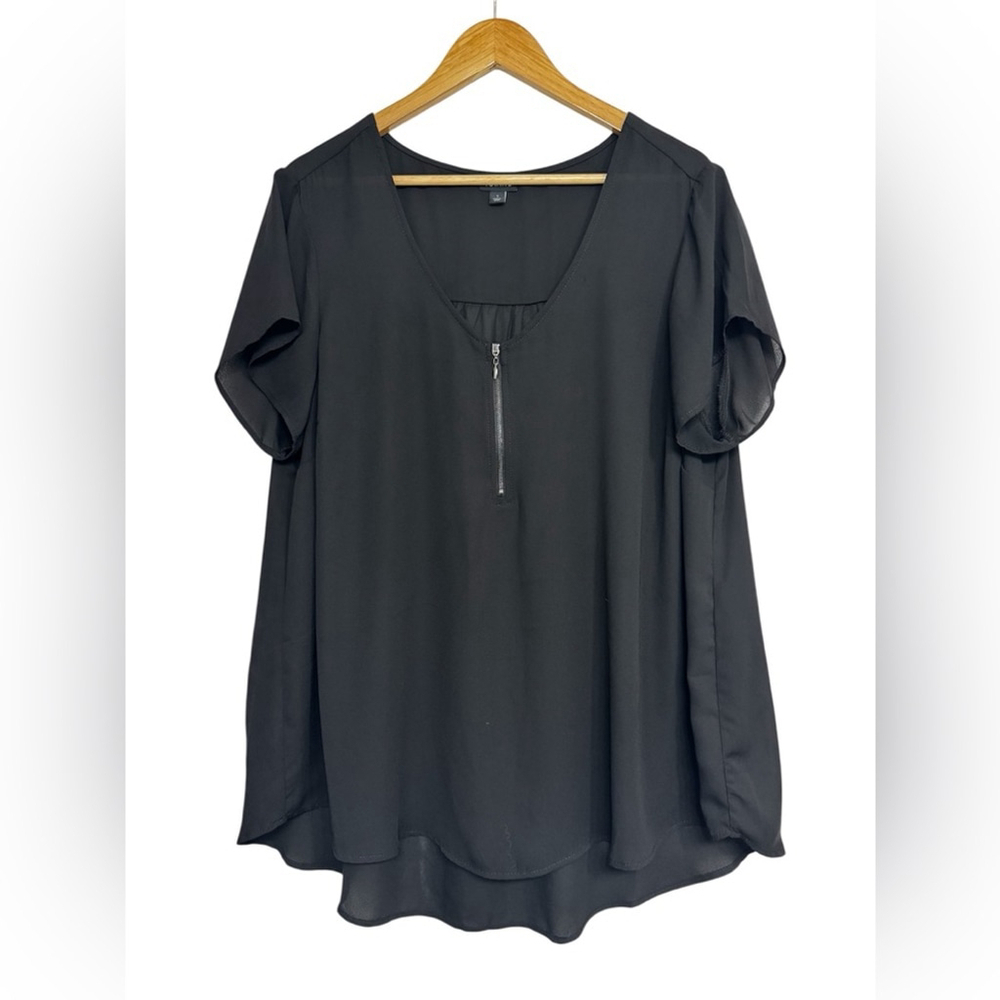 Torrid Black Sheer Zip Front Blouse Women’s 1X Short Sleeve Flowing Hem